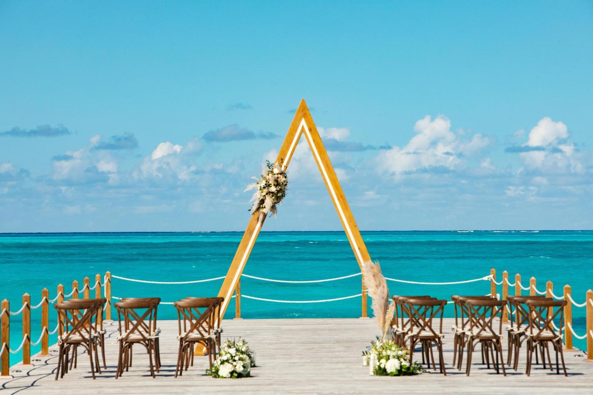The Ritz-Carlton, Turks & Caicos Hotel Grace Bay Buitenkant foto