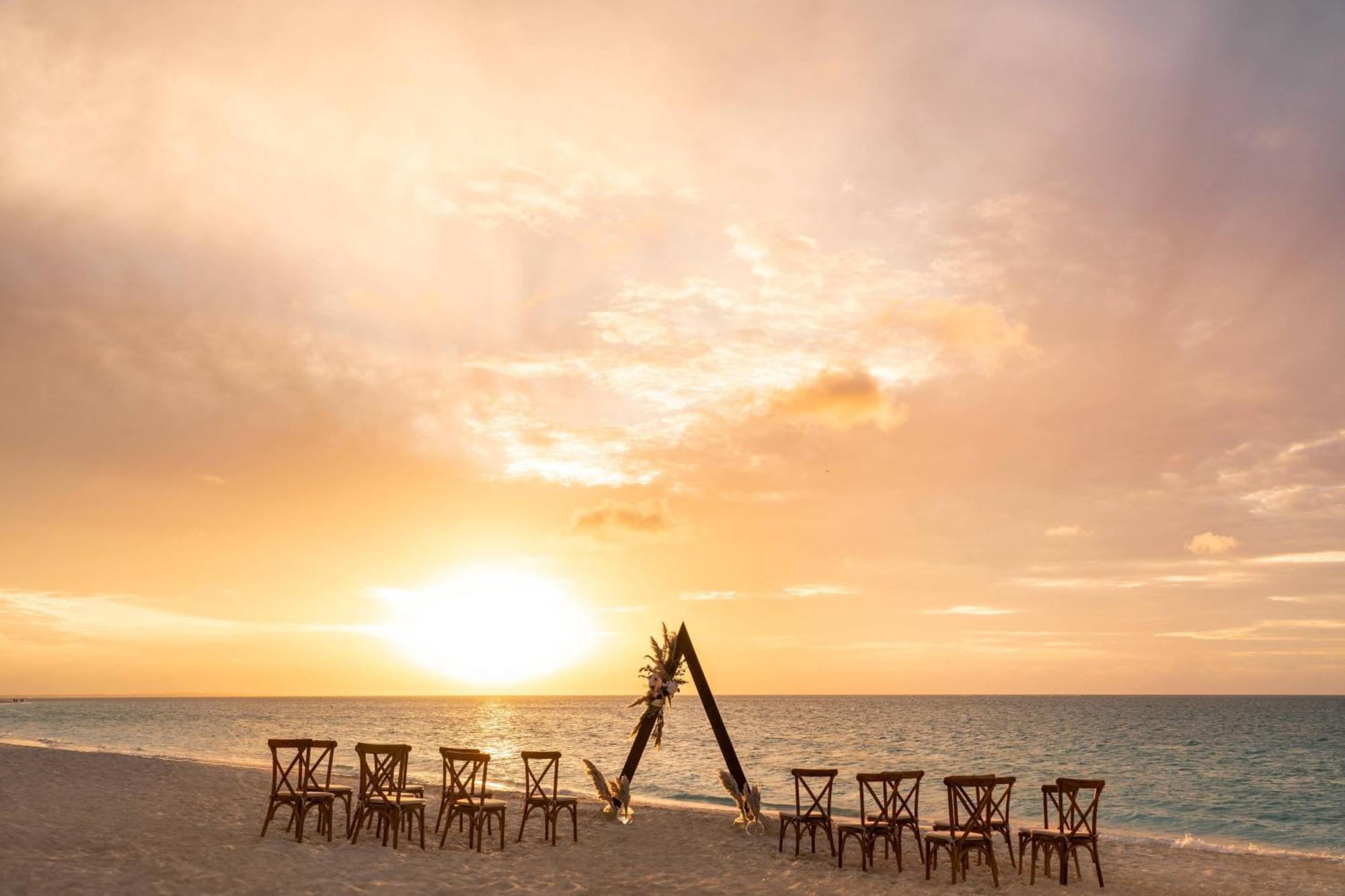 The Ritz-Carlton, Turks & Caicos Hotel Grace Bay Buitenkant foto